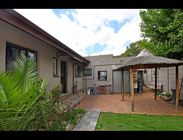 4 BEDROOM FREEHOLD FOR SALE IN HIGHWAY GARDENS